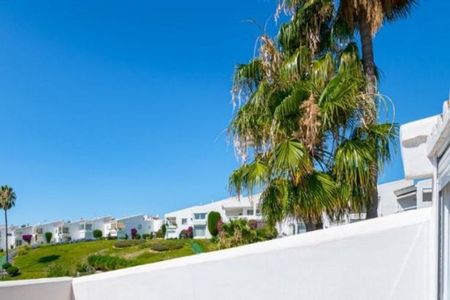 3 bedroom luxury Flat for rent in Nueva Andalucia, Andalusia - Photo 5