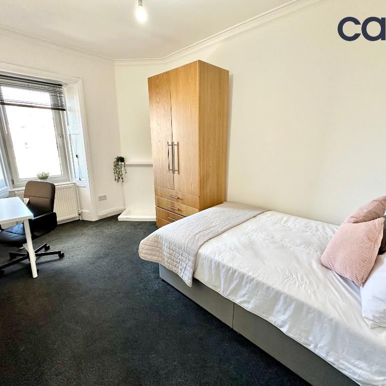 3 bedroom flat to rent - Photo 1