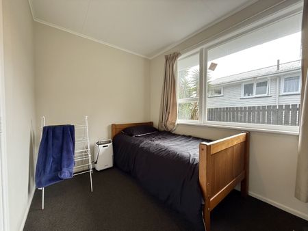 4-bedroom house in Wainuiomata Lower Hutt. - Photo 5
