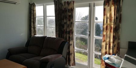 Bright, Fully Furnished 1-Bed Flat in Mornington - Photo 3