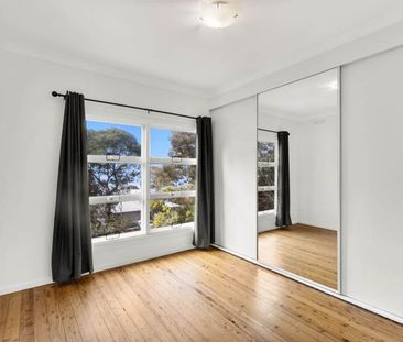 Charming 3 Bedroom Home with Water Views - Photo 2
