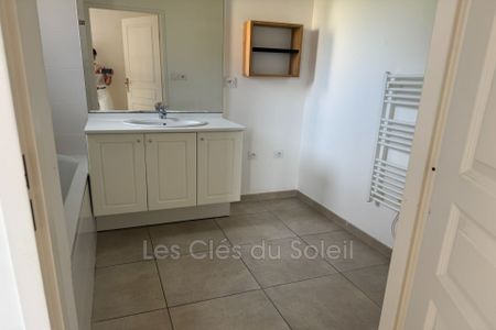 Location Appartement 4 pièces 84m² TOULON 83000 - Photo 4