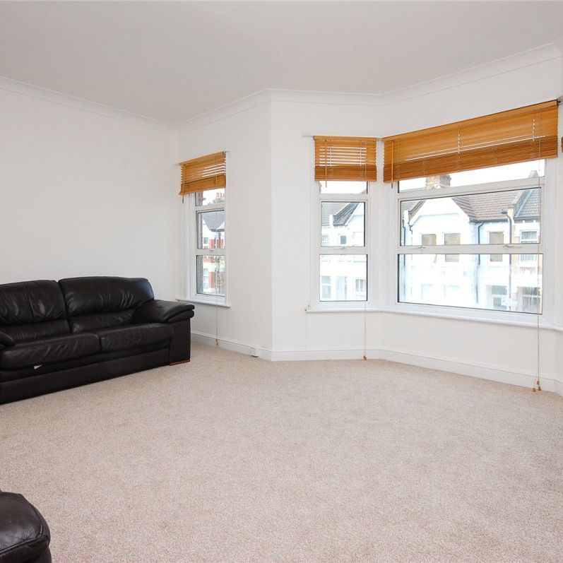 Windsor Road, NW2, London - Photo 1