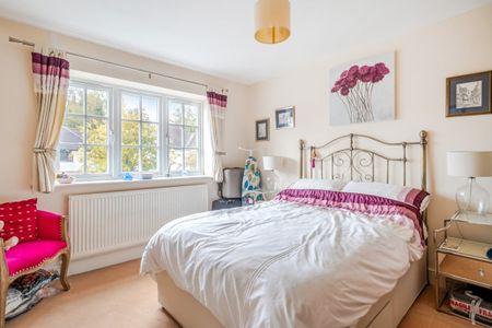 4 bedroom detached house to rent - Photo 3