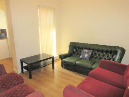 Great Student House, 88 Agincourt Avenue, Queens Quarter, Belfast, BT7 1QB - Photo 2