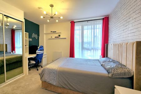 Stunning 2-Bed Duplex with Balcony Hendon Waterside NW9 - Photo 5