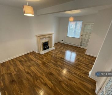 3 bedroom semi-detached house to rent - Photo 4