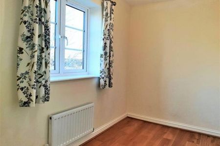 3 bedroom semi-detached house to rent - Photo 2