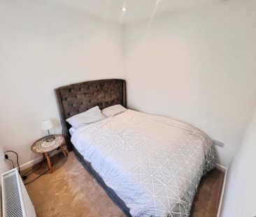 4 bedroom semi-detached house to rent - Photo 6