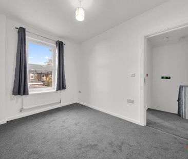 4 bedroom end of terrace house to rent - Photo 5