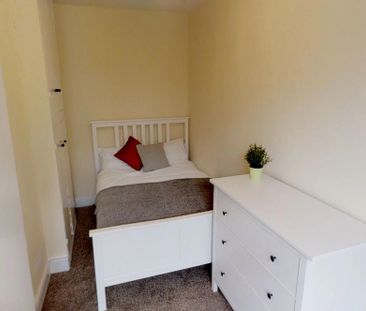 Double Room- BEDMINSTER - Photo 1