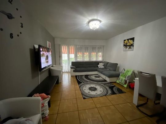 "Grosszügige Balkonwohnung mit grossem Garten!" - Photo 1