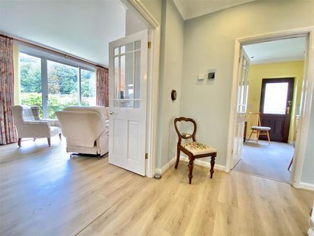 3 bedroom detached bungalow to rent - Photo 4