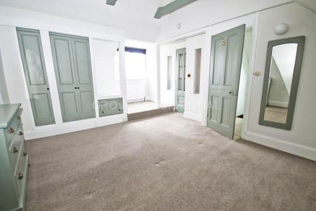 4 bedroom semi-detached house to rent - Photo 5