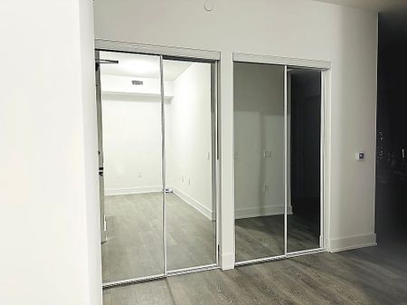 For Lease - 202 Burnhamthorpe Road Unit# 2007W, Mississauga, Ontario - Photo 5