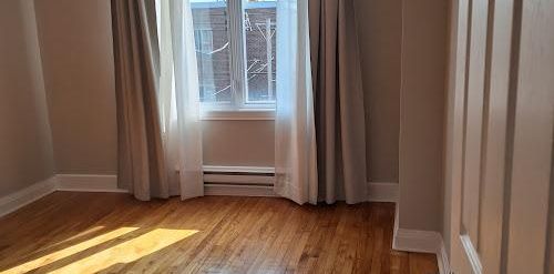 grand 4 1/2 à louer - Photo 2