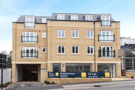 Forming part of an impressive building, this exceptionally stylish apartment has been finished to a very high specification throughout. - Photo 4