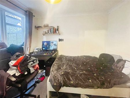 Nobles Way, Egham, Surrey, TW20 9RJ - Photo 5