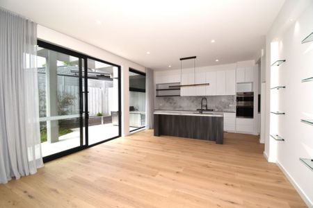 Brand-New Luxury Townhouse – a Perfect Blend of Style and Space - Photo 2