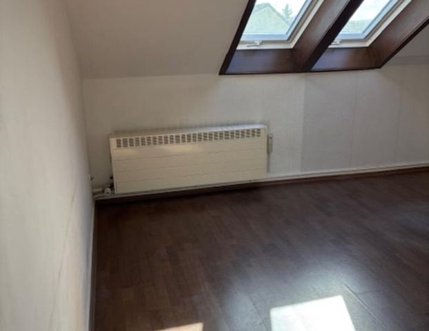 Charmante 1-Zimmer-Dachgeschosswohnung in Alt-Tannenbusch - Photo 1