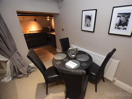 2 bedroom apartment to rent - Photo 5