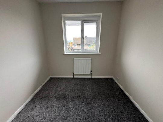 4 bedroom semi-detached house to rent - Photo 1