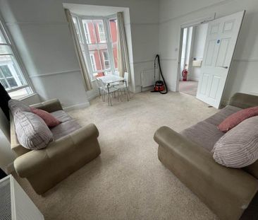 4 bedroom flat to rent - Photo 2
