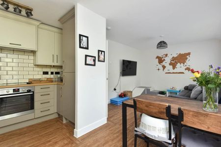 2 bedroom semi-detached house to rent - Photo 5