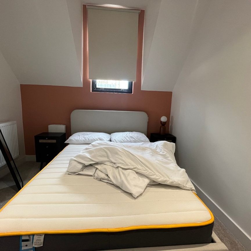 1 Bed Flat, New Briggate, LS2 - Photo 1