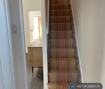 3 bedroom semi-detached house to rent - Photo 3