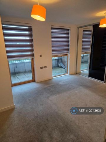 2 bedroom flat to rent - Photo 2