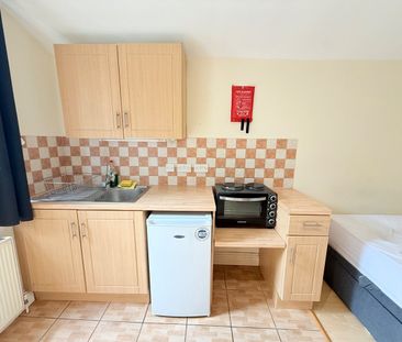 Studio Flat, Sterne Street, W12 - Photo 4