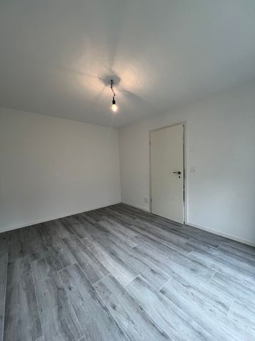 For rent : Fully renovated 3.5-room apartment in small building - Photo 3
