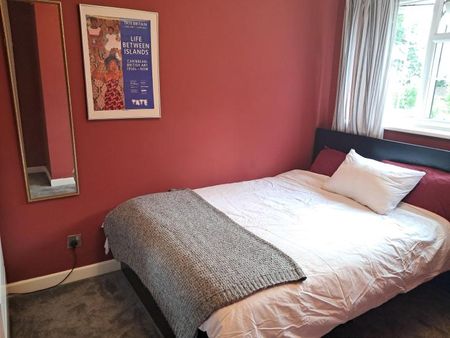 Great room in central Cobham, - Photo 3