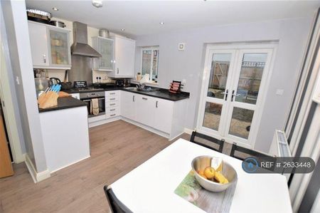 1 bedroom in a house share to rent - Photo 4