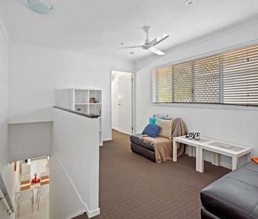 STAND OUT PROPERTY WITH TWO SEPARATE LIVING AREAS! - Photo 2