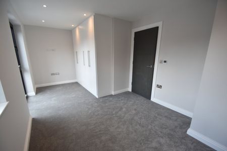 Oak End Way, Gerrards Cross, Buckinghamshire,SL9 - Photo 3