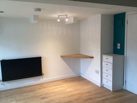 Room in a Shared House, Brentwood Road, BN1 - Photo 4