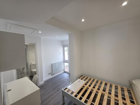 6 bedroom semi-detached house to rent - Photo 4