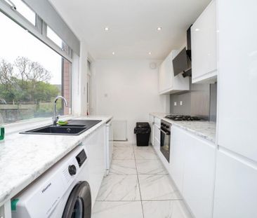 3 bedroom terraced house to rent - Photo 3