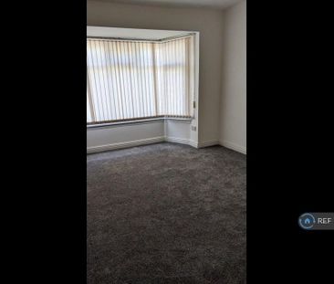 4 bedroom semi-detached house to rent - Photo 2