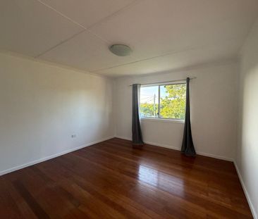 Large Three Bedroom Home in Central Southport - Photo 5