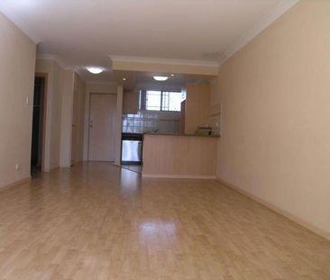 2/5 View Street, 4151, Coorparoo Qld - Photo 2