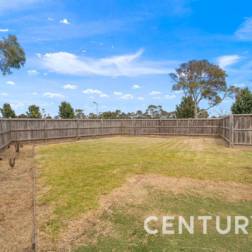 Family Home in Cranbourne - Photo 1