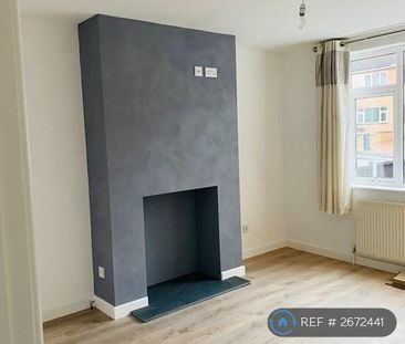 3 bedroom end of terrace house to rent - Photo 2