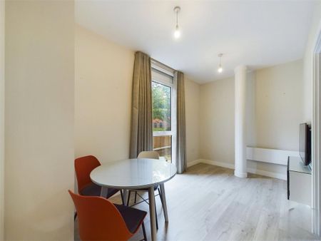 1 bedroom flat to rent - Photo 4