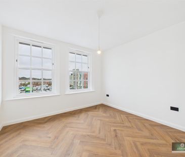 High street, crawley - Photo 3