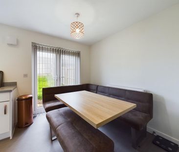 2 bedroom end of terrace house to rent - Photo 3