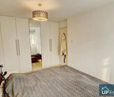 4 bedroom link detached house to rent - Photo 4