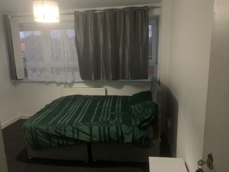 Room in a Shared Flat, London, SE3 - Photo 2